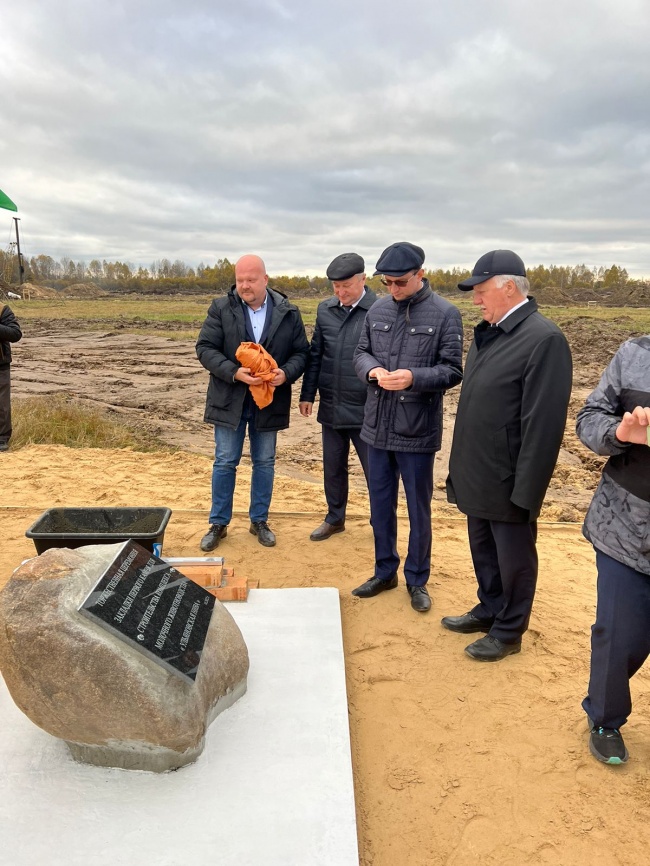В Ульяновском районе торжественно заложили первый камень в строительство молочной фермы на 1400 голов В Ульяновском районе торжественно заложили первый камень в строительство молочной фермы на 1400 голов