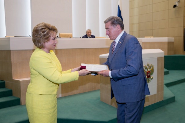 Сенатор Сергей Лукин награжден Почетной грамотой Совета Федерации Сенатор Сергей Лукин награжден Почетной грамотой Совета Федерации