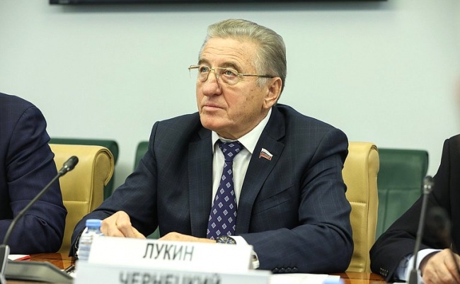 Сенатор Сергей Лукин поднял проблемные вопросы расселения аварийного жилья на «круглом столе» в Совете Федерации Сенатор Сергей Лукин поднял проблемные вопросы расселения аварийного жилья на «круглом столе» в Совете Федерации