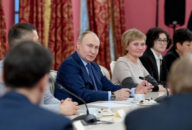 Путин провел встречу с работниками культуры Верхневолжья Путин провел встречу с работниками культуры Верхневолжья