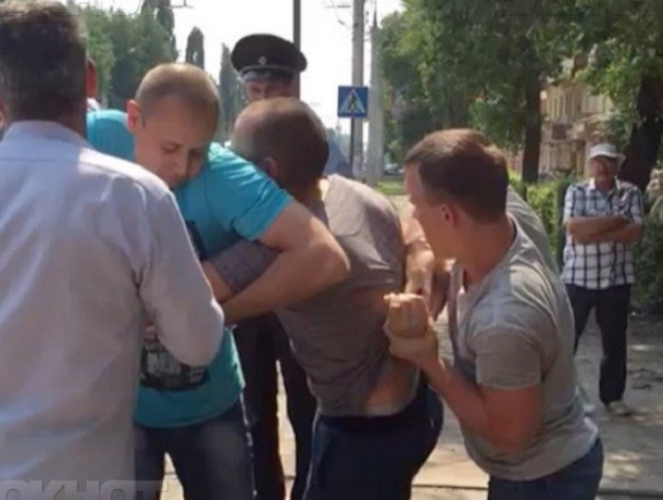 Общественники Воронежа направили главному областному полицейскому А. Сысоеву письмо с просьбой объявить благодарность двум полицейским, проявившим бдительность на плановом рейде Общественники Воронежа направили главному областному полицейскому А. Сысоеву письмо с просьбой объявить благодарность двум полицейским, проявившим бдительность на плановом рейде