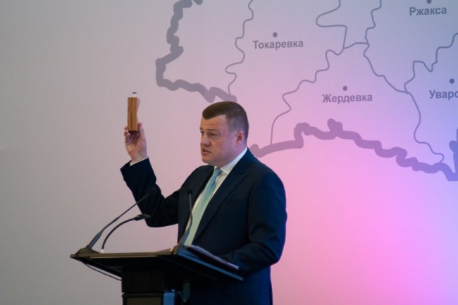 Александр НИКИТИН, губернатор Тамбовской области: "Мне очень бы хотелось, чтобы предстоящие важные этапы развития области мы прошли все вместе, оставив на время свои личные амбиции" Александр НИКИТИН, губернатор Тамбовской области: "Мне очень бы хотелось, чтобы предстоящие важные этапы развития области мы прошли все вместе, оставив на время свои личные амбиции"