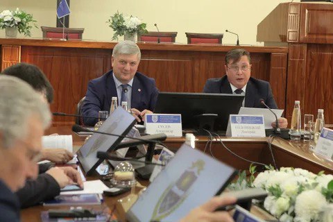 Воронежский губернатор Александр Гусев интегрирует региональных ученых в процесс создания экономической стрaтегии Воронежский губернатор Александр Гусев интегрирует региональных ученых в процесс создания экономической стрaтегии