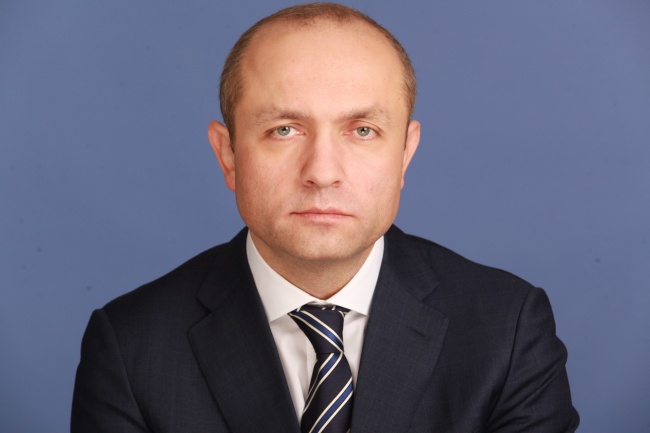 Юрий Парахин, крестник экс-зампреда правительства РФ Алексея Гордеева и глава администрации Орловского района, провел "умную" дорогу...к своему дому? Юрий Парахин, крестник экс-зампреда правительства РФ Алексея Гордеева и глава администрации Орловского района, провел "умную" дорогу...к своему дому?