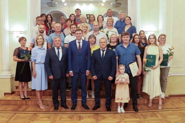 Мэр Сергей Петрин наградил работников сферы спорта Воронежа, отметив их вклад в развитие физической культуры Мэр Сергей Петрин наградил работников сферы спорта Воронежа, отметив их вклад в развитие физической культуры