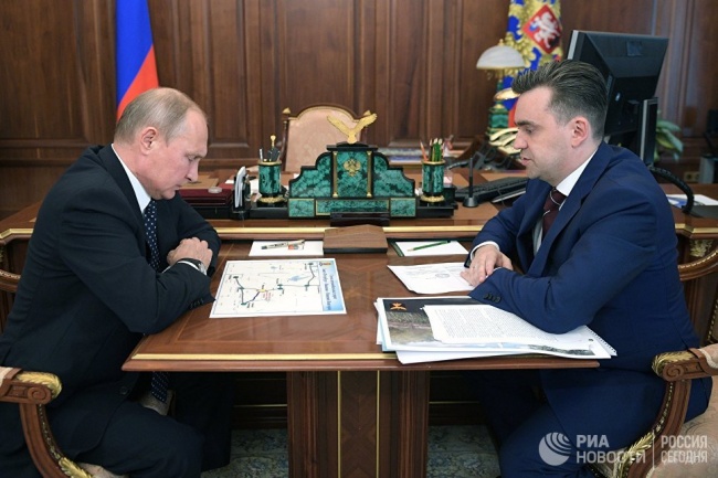 Слабым помогать, у сильных учиться: президент России В. Путин принял главу проблемной Ивановской области, а полпред ЦФО И. Щеголев поехал в успешную Белгородскую к Е. Савченко Слабым помогать, у сильных учиться: президент России В. Путин принял главу проблемной Ивановской области, а полпред ЦФО И. Щеголев поехал в успешную Белгородскую к Е. Савченко