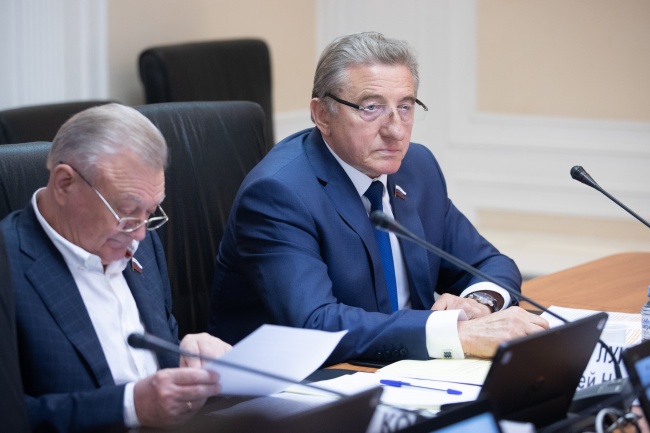 Сенатор Сергей Лукин: "Для улучшения делового климата в строительстве необходима синхронизация действий застройщиков и ресурсоснабжающих организаций" Сенатор Сергей Лукин: "Для улучшения делового климата в строительстве необходима синхронизация действий застройщиков и ресурсоснабжающих организаций"