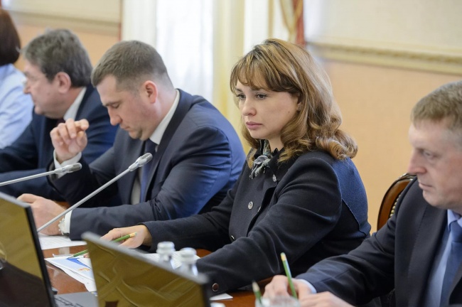 Феномен Галины Абричкиной: от воронежского губернатора Александра Гусева начался исход профессионально подготовленных управленцев Феномен Галины Абричкиной: от воронежского губернатора Александра Гусева начался исход профессионально подготовленных управленцев