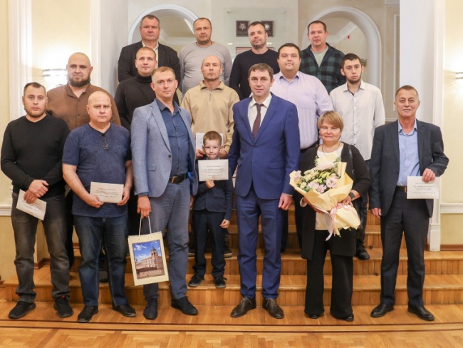 Мэр Сергей Петрин рассказал о программе поддержки работников комбинатов благоустройств Мэр Сергей Петрин рассказал о программе поддержки работников комбинатов благоустройств