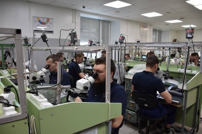 Завод «Ювелит» в Костромской области организовал системную работу по подготовке кадров Завод «Ювелит» в Костромской области организовал системную работу по подготовке кадров