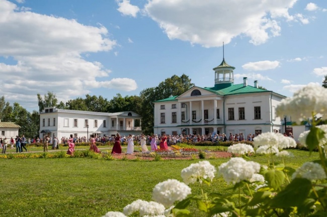 Осенний open-air пройдет в музее-усадьбе Николая Некрасова «Карабиха» в Ярославской области Осенний open-air пройдет в музее-усадьбе Николая Некрасова «Карабиха» в Ярославской области