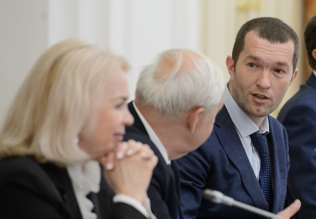 Чувствуете себя никчемным и бесполезным? Вспомните, что в Воронеже есть вице-губернатор Соколов! Чувствуете себя никчемным и бесполезным? Вспомните, что в Воронеже есть вице-губернатор Соколов!
