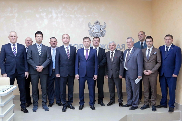 Cекретарь воронежского реготделения партии "Единая Россия" Владимир Нетёсов встретился с делегацией Республики Черногория Cекретарь воронежского реготделения партии "Единая Россия" Владимир Нетёсов встретился с делегацией Республики Черногория