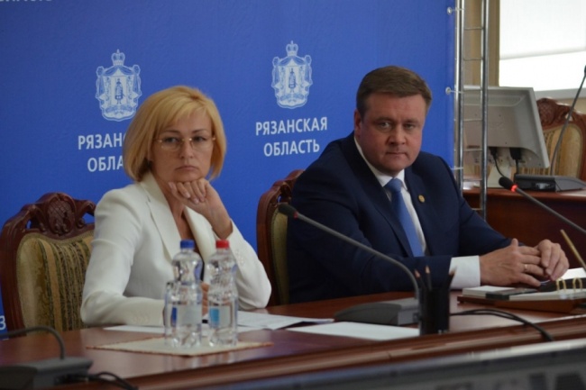 Наконец крупно повезло: губернатором Рязанской области Николаем Любимовым на ПМЭФ в Петербурге заключены сделки на 41 млрд рублей Наконец крупно повезло: губернатором Рязанской области Николаем Любимовым на ПМЭФ в Петербурге заключены сделки на 41 млрд рублей