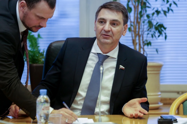 Эксперты обратились к главам воронежских муниципалитетов с рекомендацией перестать работать за депутата Госдумы Андрея Маркова Эксперты обратились к главам воронежских муниципалитетов с рекомендацией перестать работать за депутата Госдумы Андрея Маркова