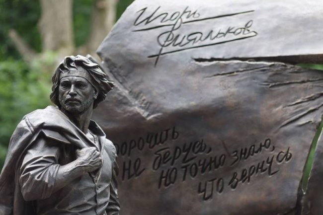 Памятник великому русскому патриоту Игорю Талькову установили на его родине в Тульской области, его убийца скрывается в Израиле Памятник великому русскому патриоту Игорю Талькову установили на его родине в Тульской области, его убийца скрывается в Израиле