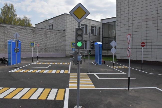 Пока в Воронеже дети активно учатся моделированию и робототехнике, в Костромской области открывают детский кластер по обучению правилам дорожного движения Пока в Воронеже дети активно учатся моделированию и робототехнике, в Костромской области открывают детский кластер по обучению правилам дорожного движения